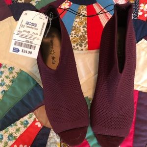 Shoes - Sz 8 - Burgundy Heels